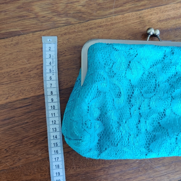 VINTAGE|| Turquoise LACE clutch purse with contrast orange interior - Picture 7 of 9